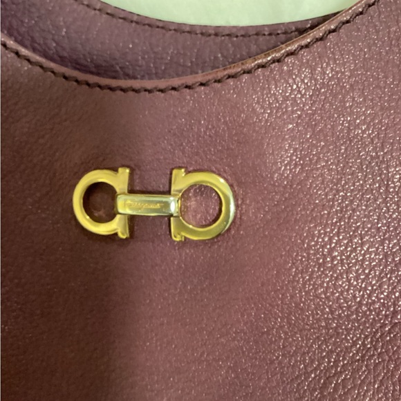 SALVATORE FERRAGAMO
Leather Shoulder Bag - Picture 13 of 14